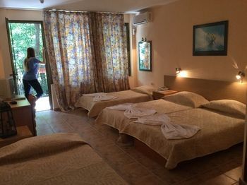 Hotel Briz(.)