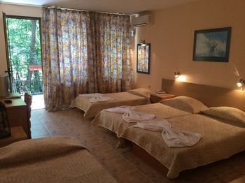 Hotel Briz(.)