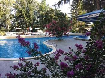 Hotel Briz(.)
