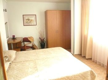 Hotel Briz(.)