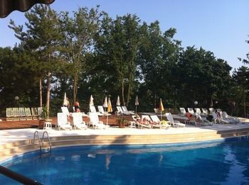 Hotel Briz(.)