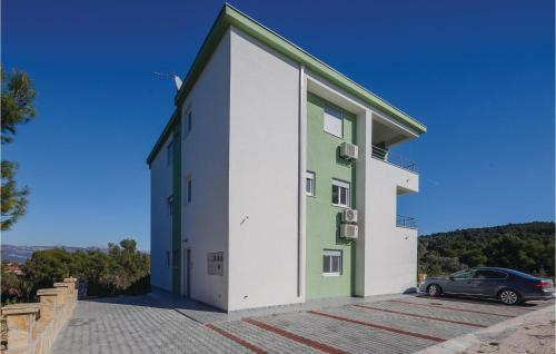 One-bedroom Apartment Saldun With Sea View 09