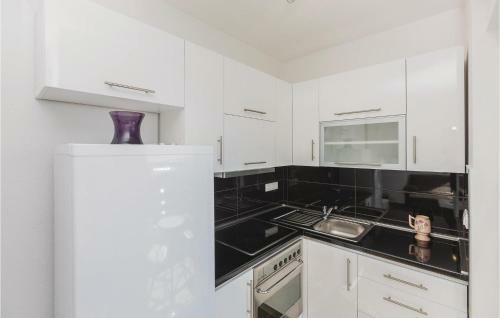 One-bedroom Apartment Saldun With Sea View 09