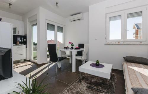 One-bedroom Apartment Saldun With Sea View 09
