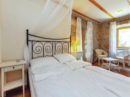 Three-bedroom Holiday Home Turcic With Sea View 09