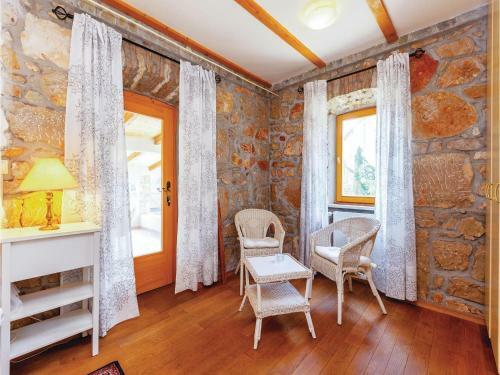 Three-bedroom Holiday Home Turcic With Sea View 09