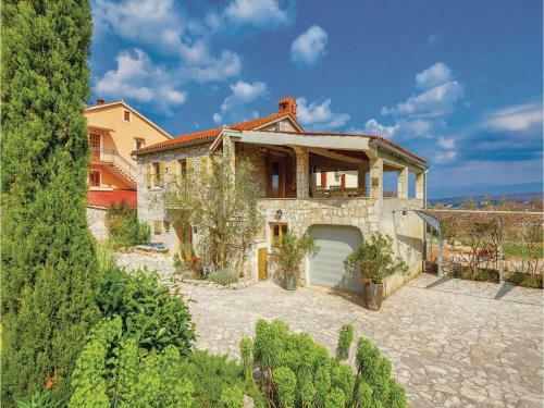 Three-bedroom Holiday Home Turcic With Sea View 09