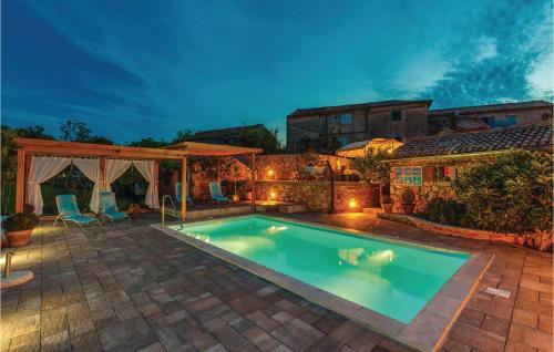 Three-bedroom Holiday Home Turcic With Sea View 09