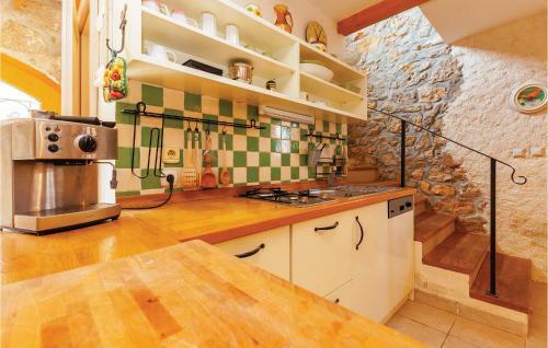 Three-bedroom Holiday Home Turcic With Sea View 09
