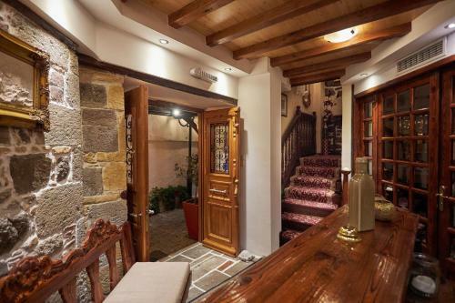 Hostal Archontiko Hotel