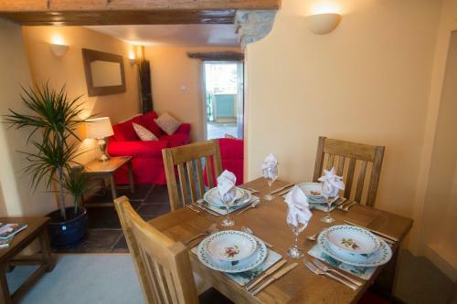Withy Cottages