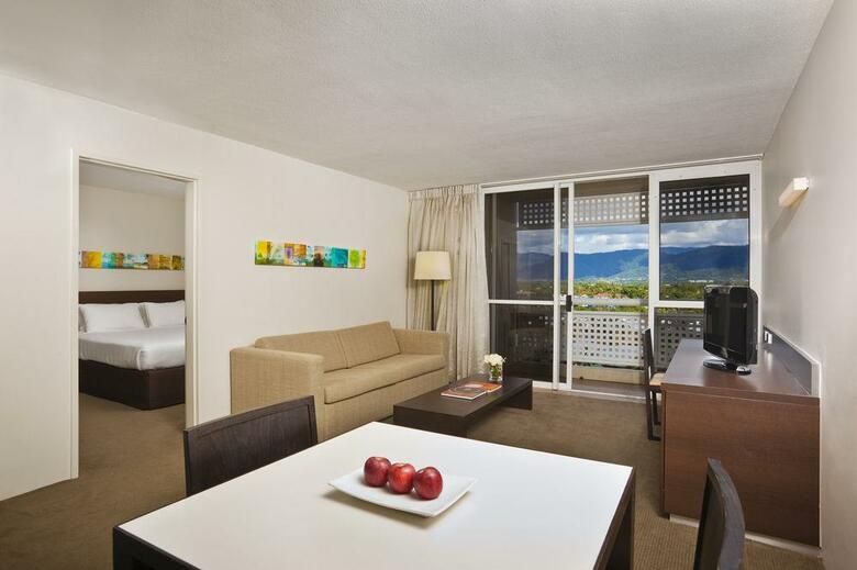 Mercure Hotel Harbourside Cairns