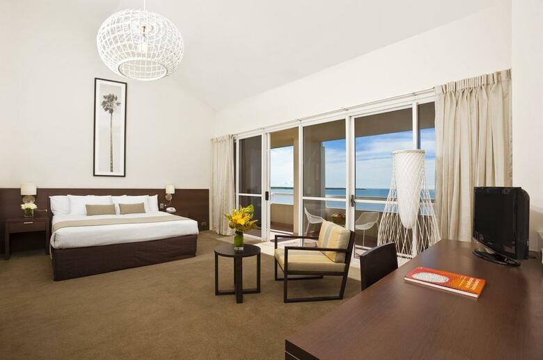 Mercure Hotel Harbourside Cairns