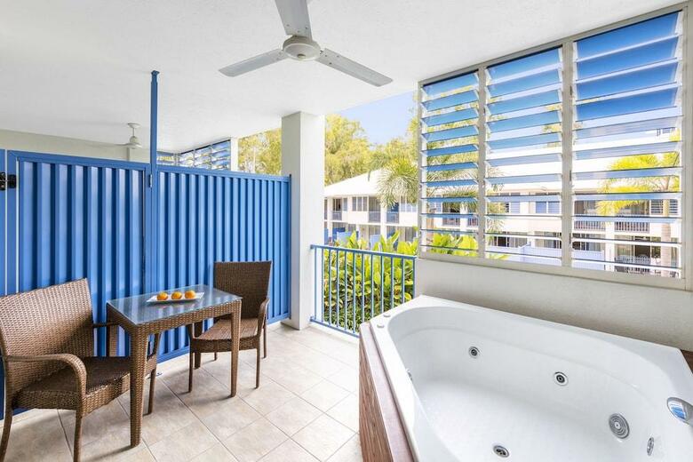 Hotel Oaks Lagoons