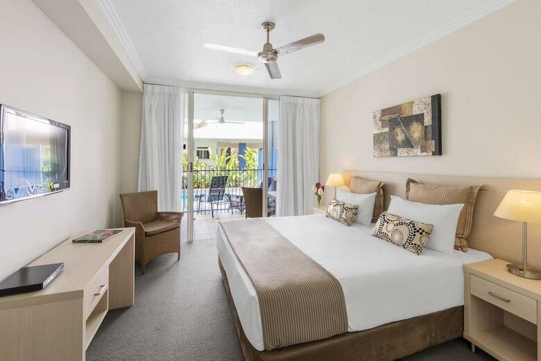 Hotel Oaks Lagoons