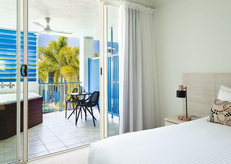 Hotel Oaks Lagoons