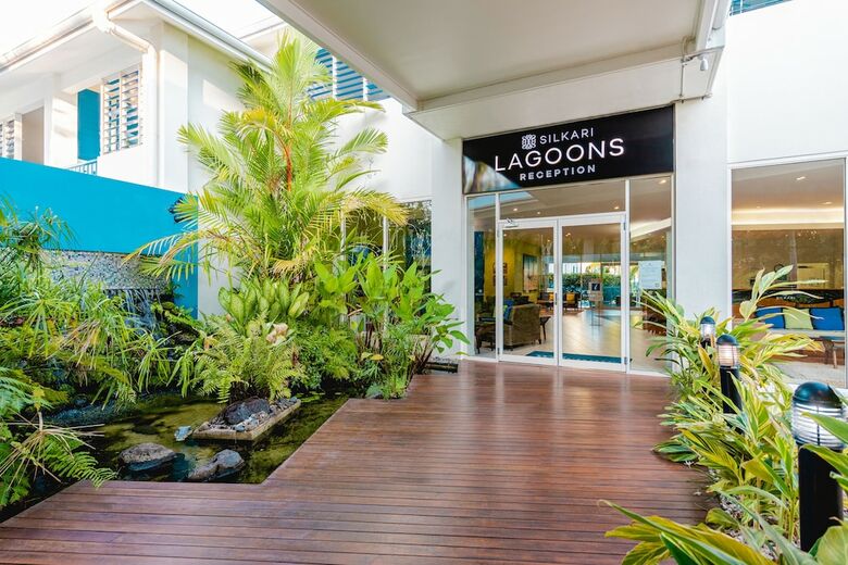 Hotel Oaks Lagoons