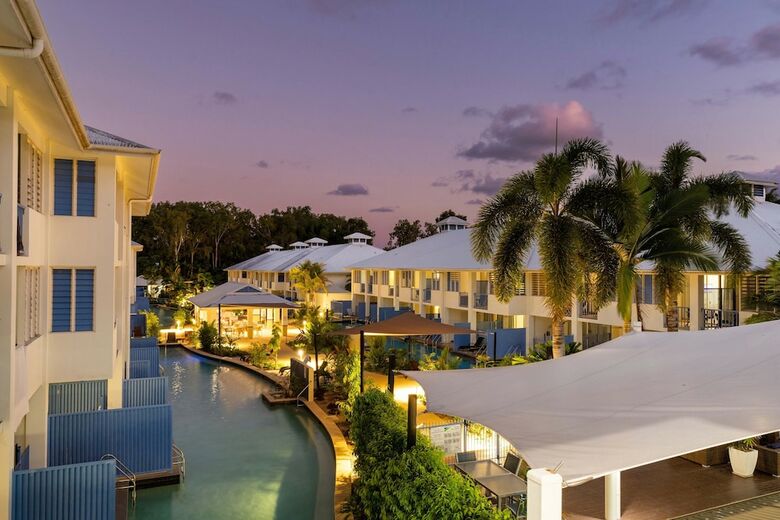 Hotel Oaks Lagoons