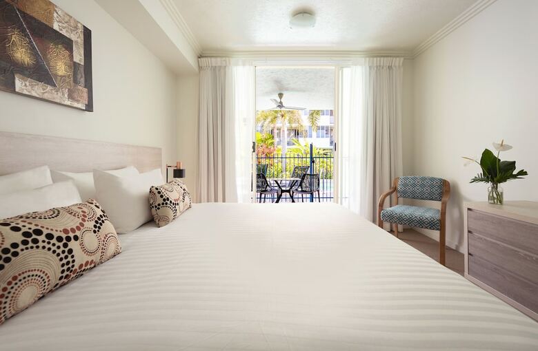 Hotel Oaks Lagoons