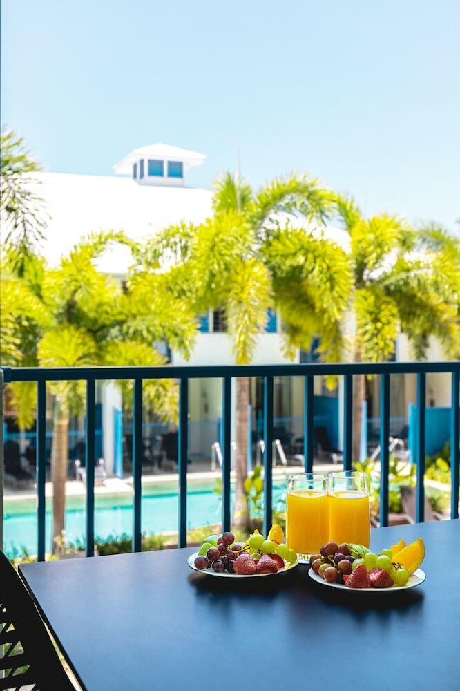 Hotel Oaks Lagoons