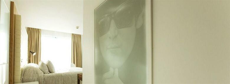 Hard Days Night Hotel