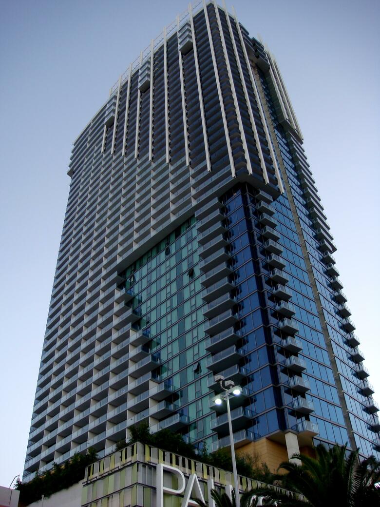Palms Place Hotel And Spa
