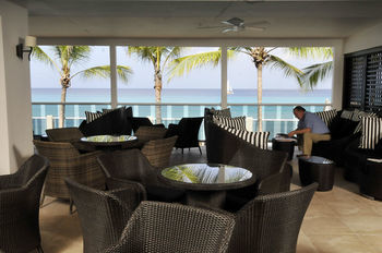 Hotel Waves Beach Resort & Spa