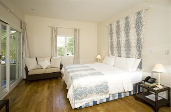 Hotel Waves Beach Resort & Spa