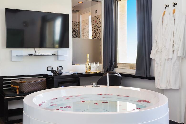 Jc Contemporary Hotel