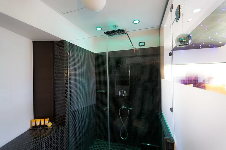 Jc Contemporary Hotel