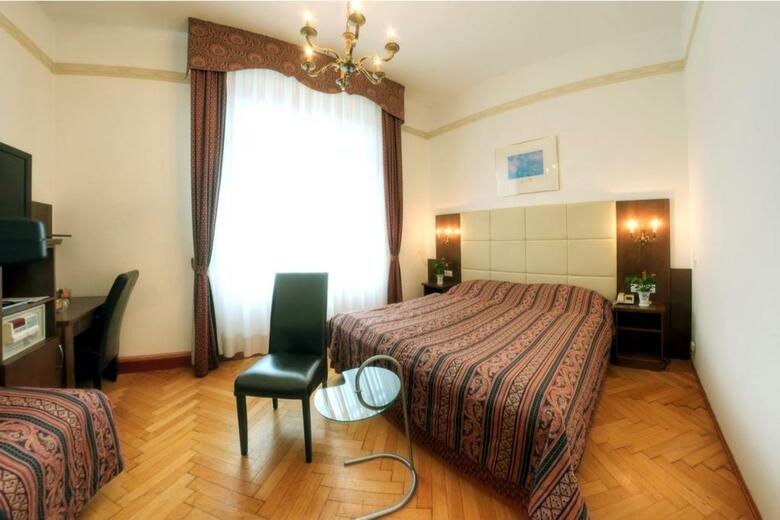 Hotel Carlton Opera
