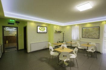 Corvin Plaza Apartments And Suites