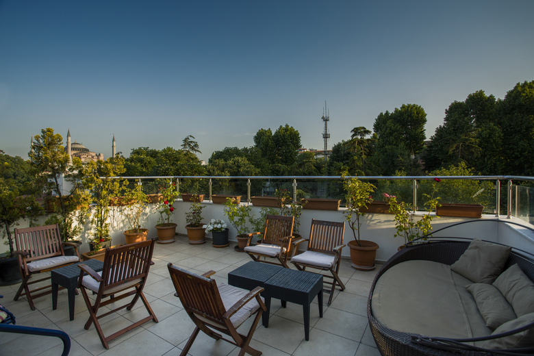 Raymond Hotel