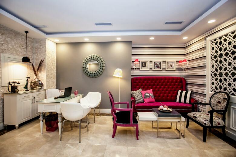 Raymond Hotel