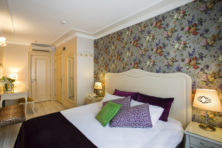 Raymond Hotel