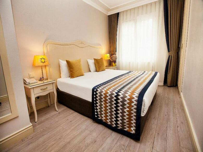 Raymond Hotel
