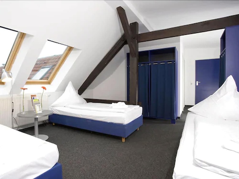 Hotel 103