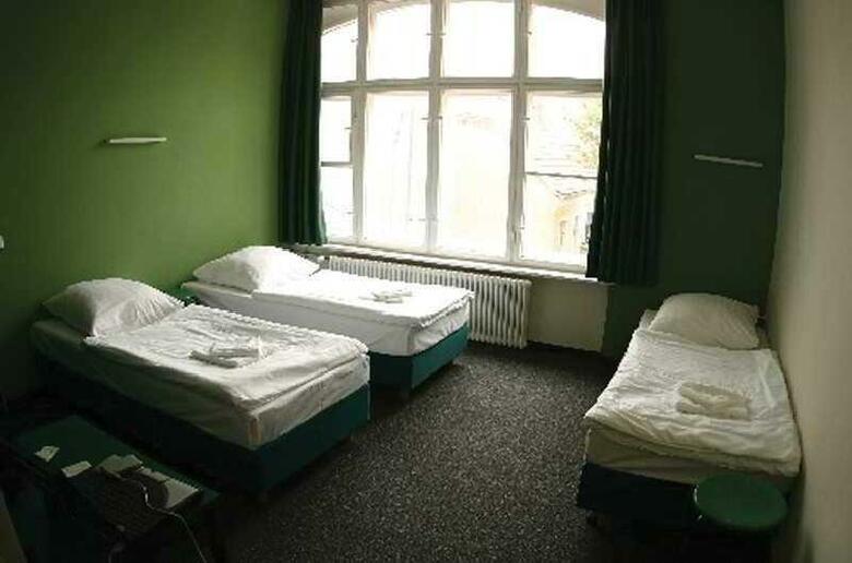 Hotel 103