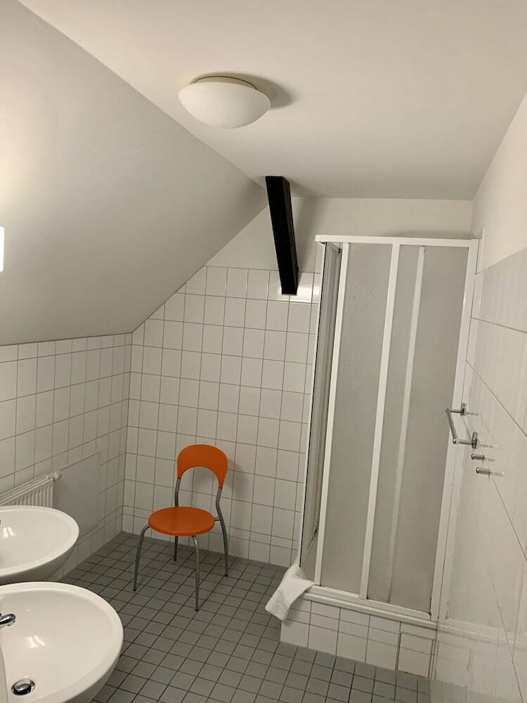 Hotel 103