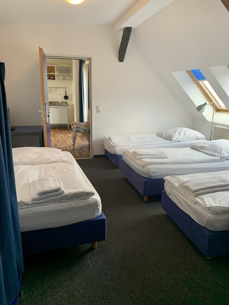 Hotel 103