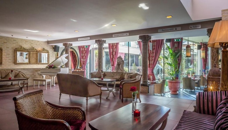 Trinity City Hotel