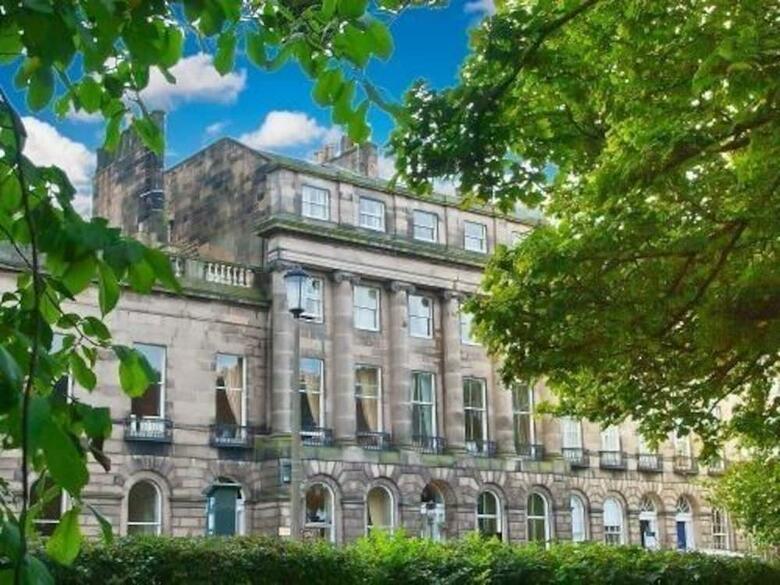 Hotel Halcyon House