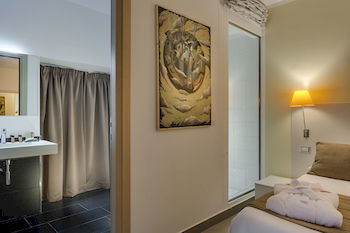 Hostal Trevi Palace Hotel