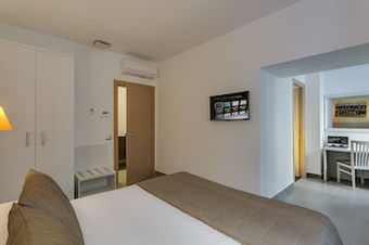 Hostal Trevi Palace Hotel
