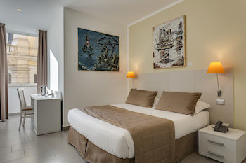 Hostal Trevi Palace Hotel