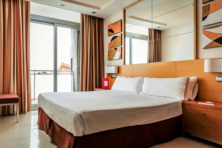 Hotel Exe Cunit Suites & Spa