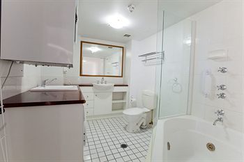 Hotel Surf Parade Resort