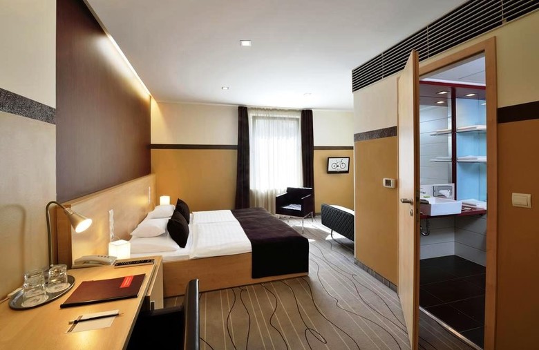 Promenade City Hotel