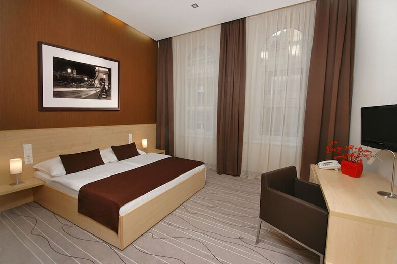 Promenade City Hotel