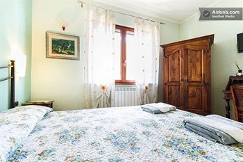 Aurelia Garden Gold Bed & Breakfast